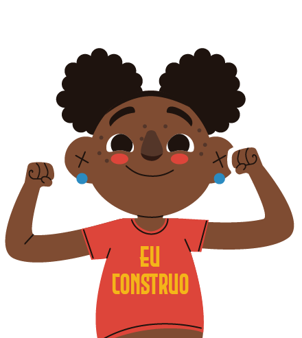 Uma menina negra com os braços ergudos em posição de força, com um sorriso no rosto e uma camiseta vermelha onde se lê 'Eu construo!'